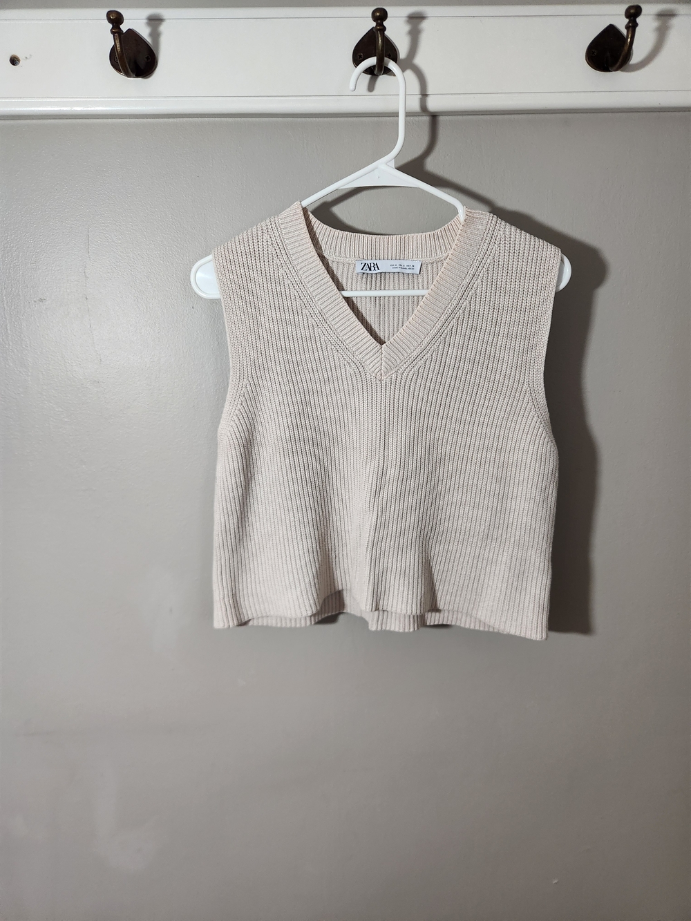 Zara Ribbed V-Neck Knit Vest Light Beige Cream Cropped Academia Cotton